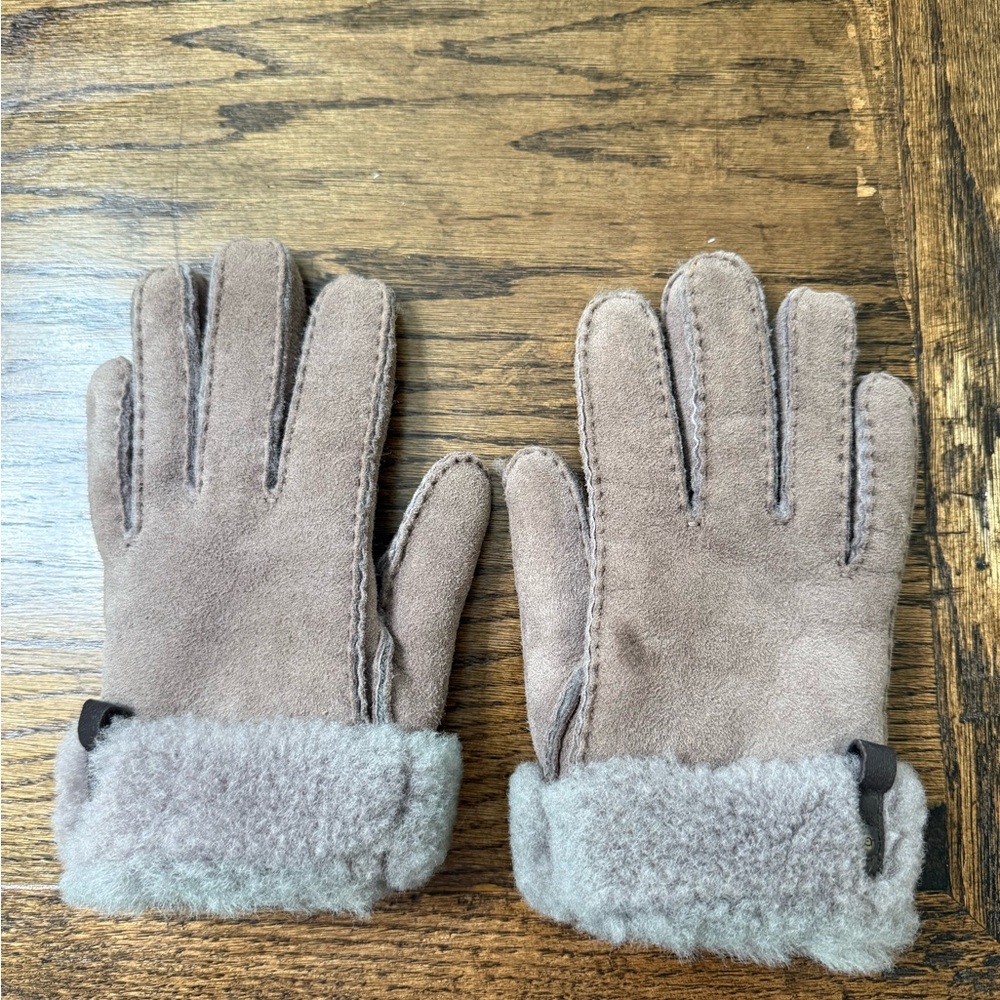 UGG Sheepskin Gloves (lined)